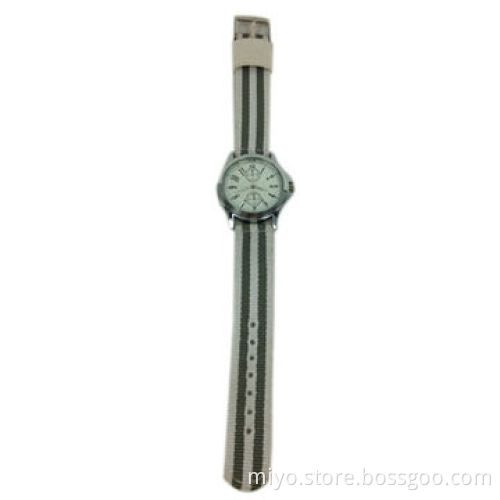 Children's Watch in Silver Case and Canvas Strap, Water-resistant Structure, Convenient, Very Useful